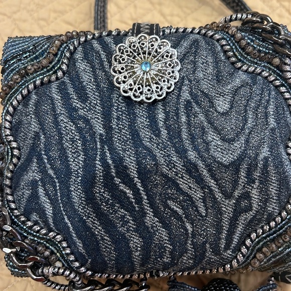 Mary Frances bag with dust cover - Picture 7 of 9